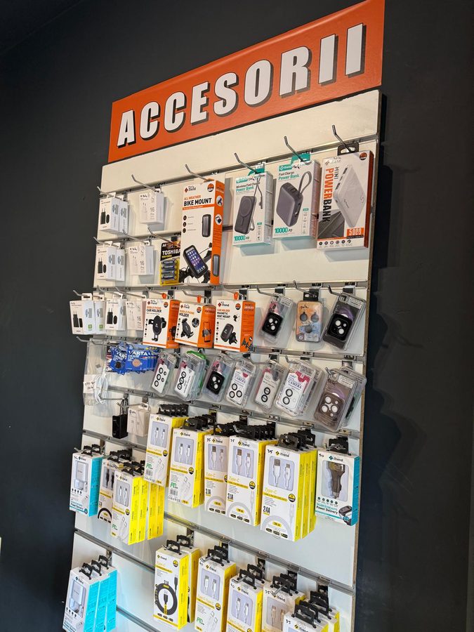 Gamă variată de accesorii telefoane - power bank, suporturi auto, baterii, cabluri Type-C